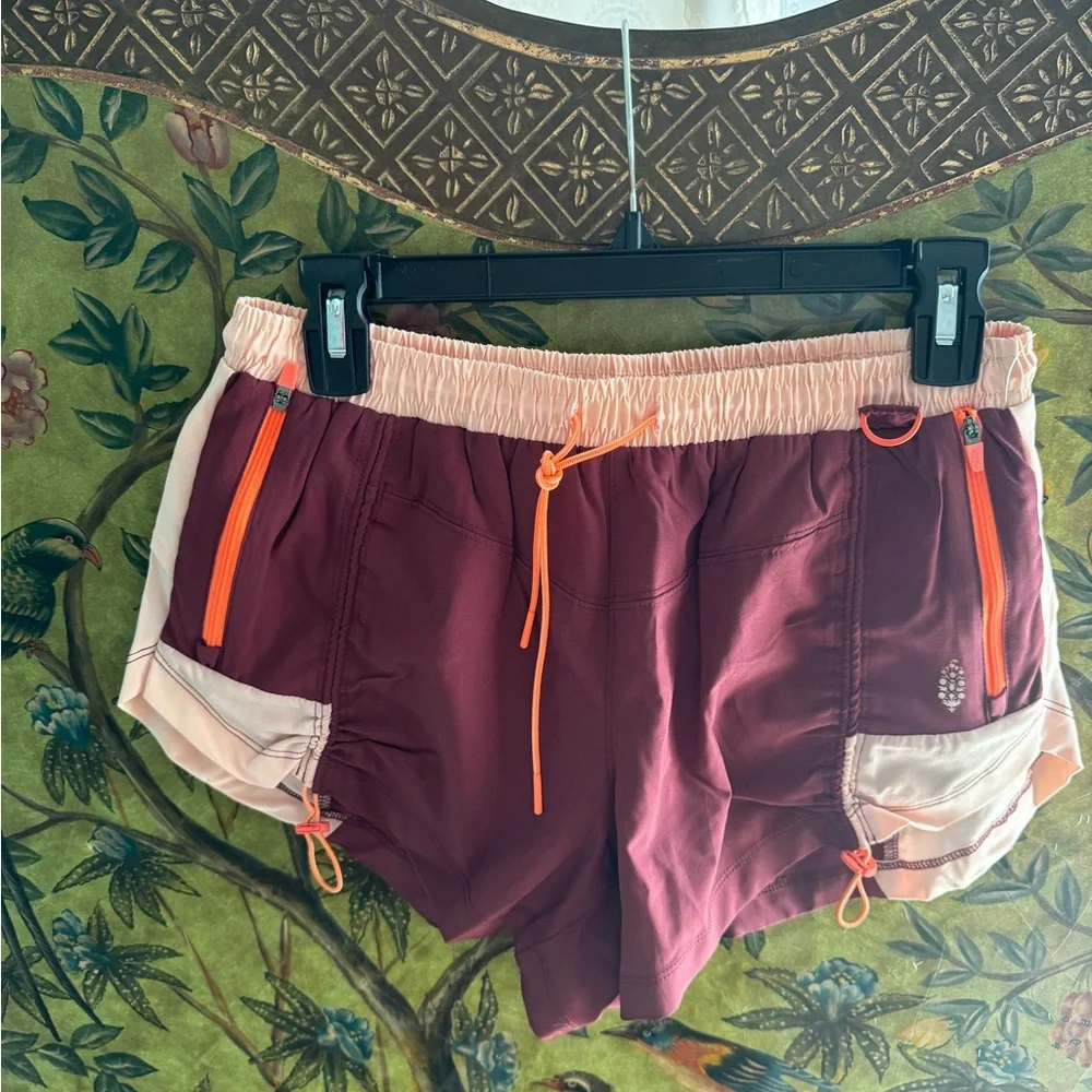 Free People Free Rappel Shorts in Burgundy - Picture 4 of 7